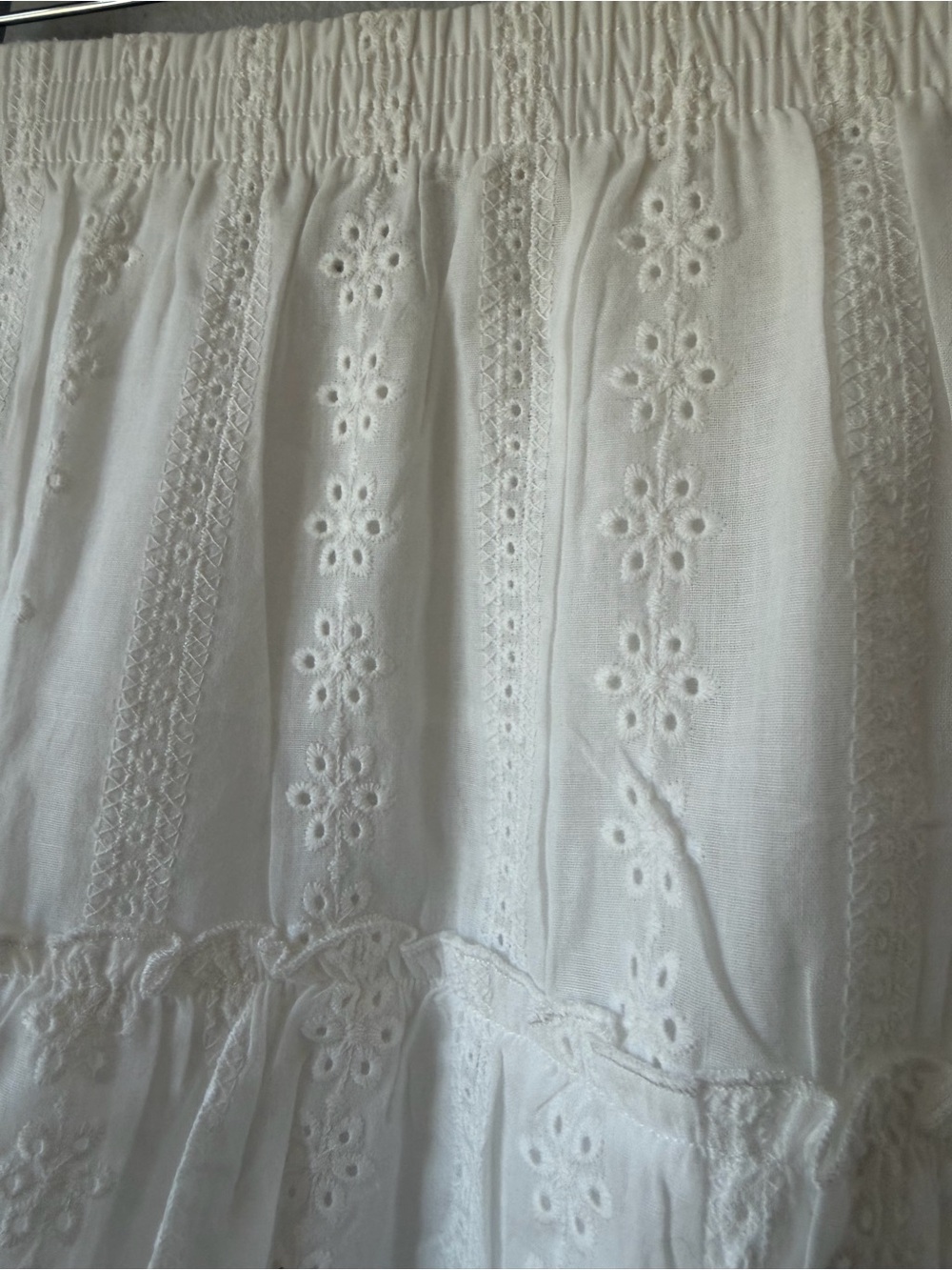 HYFVE Tiered Eyelet White Mini Skirt, NWOT, Size Large. 100% Cotton - Picture 2 of 11